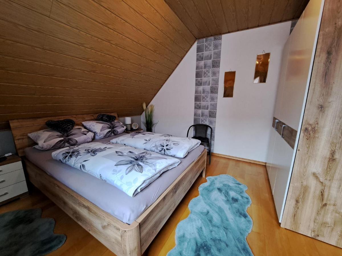 Ferienwohnung Sonja Mit Garten Und Freisitz Steinwiesen Екстериор снимка